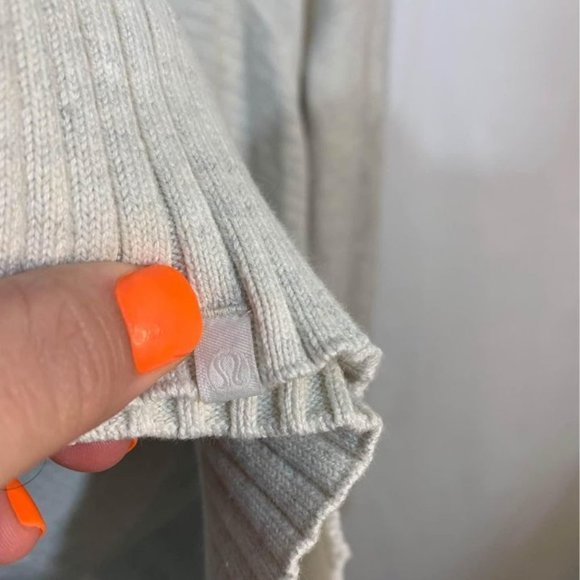 LULULEMON woman’s reversible gray/cream cardigan. One size. Fits … - Picture 7 of 10